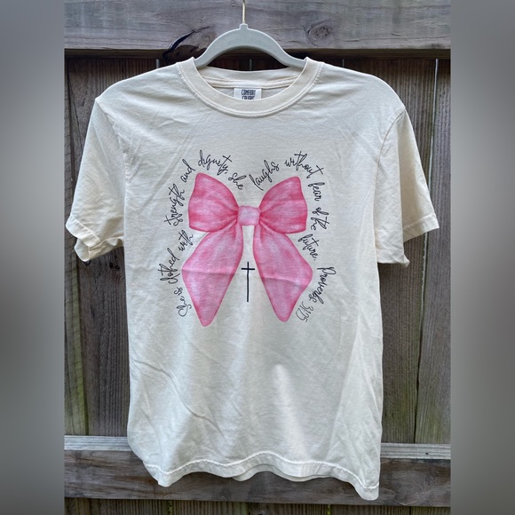 Comfort Colors Cream Tee with Pink Bow Graphic - Picture 1 of 4